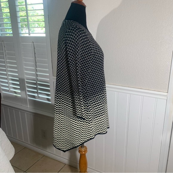 Chelsea and Theodore dress or long sweater - Picture 4 of 8